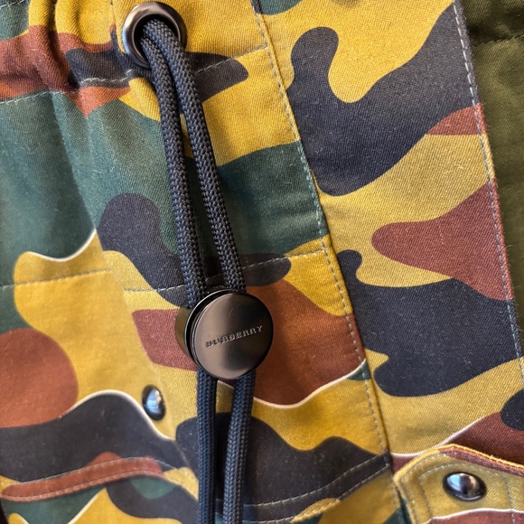 Burberry Ladies Boyfriend Fit Camouflage Print Jacket size US 6 - Picture 4 of 9